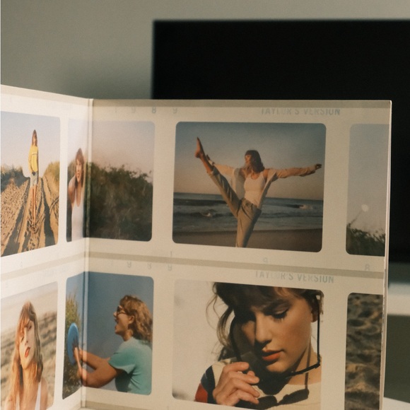 Vinyl 1989(Taylor’s Version) by Taylor Swift - Picture 3 of 4